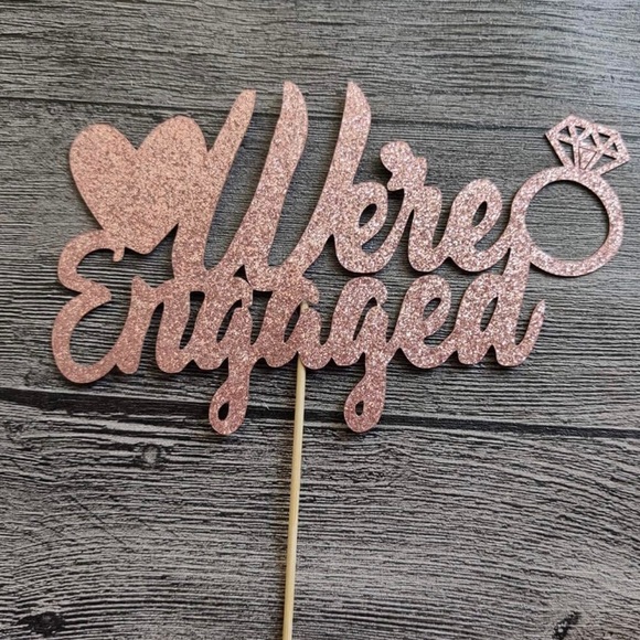 Engaged cake topper - Picture 3 of 4